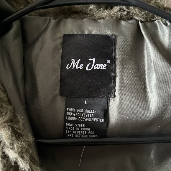 Me Jane Faux Sherpa Vest - Picture 2 of 7